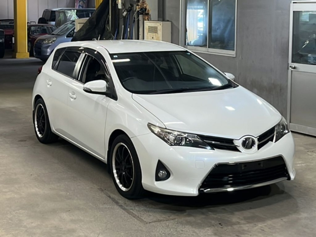 TOYOTA AURIS 2015