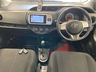 TOYOTA VITZ 2015