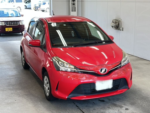 TOYOTA VITZ 2015