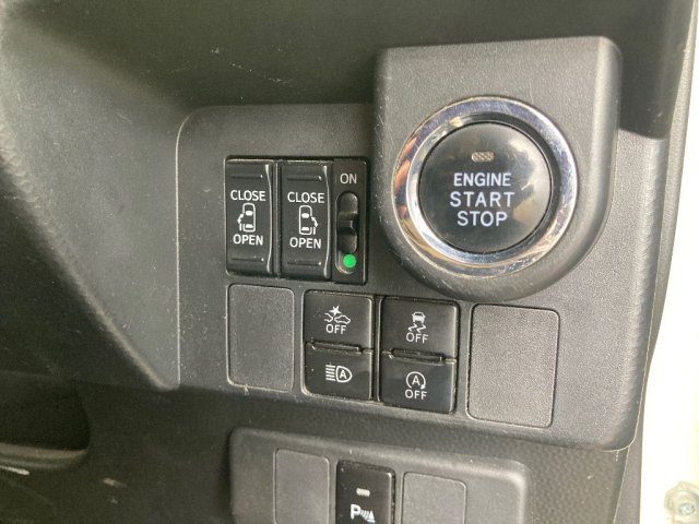 TOYOTA ROOMY 2019