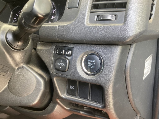 TOYOTA HIACE VAN 2020