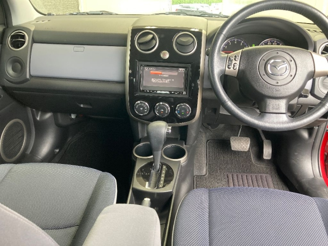 MAZDA VERISA 2010