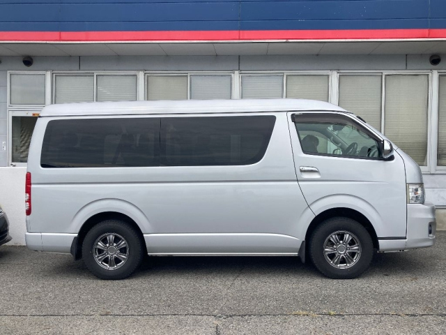 TOYOTA HIACE 2011