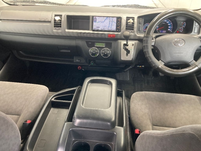TOYOTA HIACE 2011