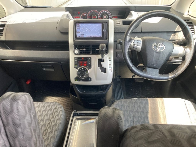 TOYOTA NOAH 2012