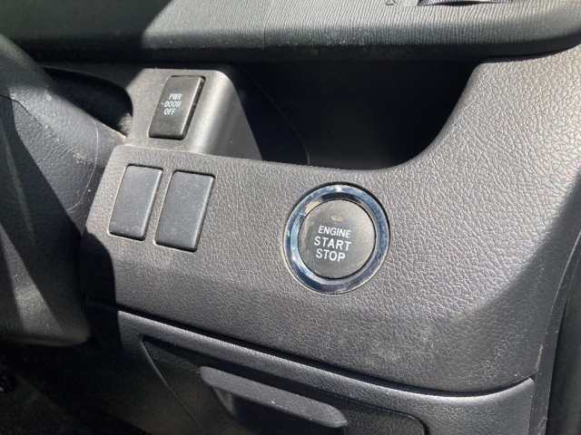 TOYOTA NOAH 2012