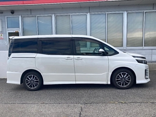TOYOTA VOXY 2014