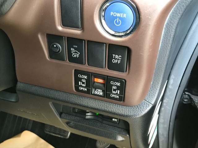 TOYOTA ESQUIRE 2015