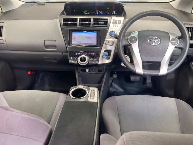 TOYOTA PRIUS ALPHA 2012
