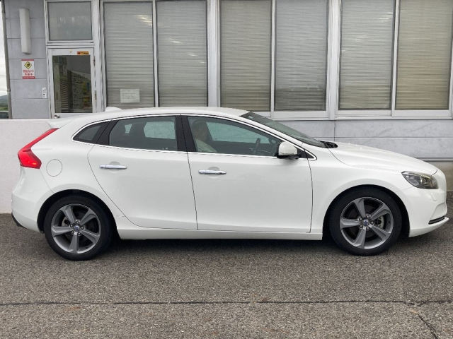 VOLVO V40 2014