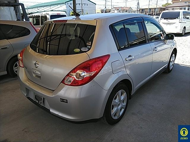 NISSAN TIIDA 2010