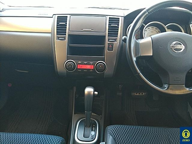 NISSAN TIIDA 2010