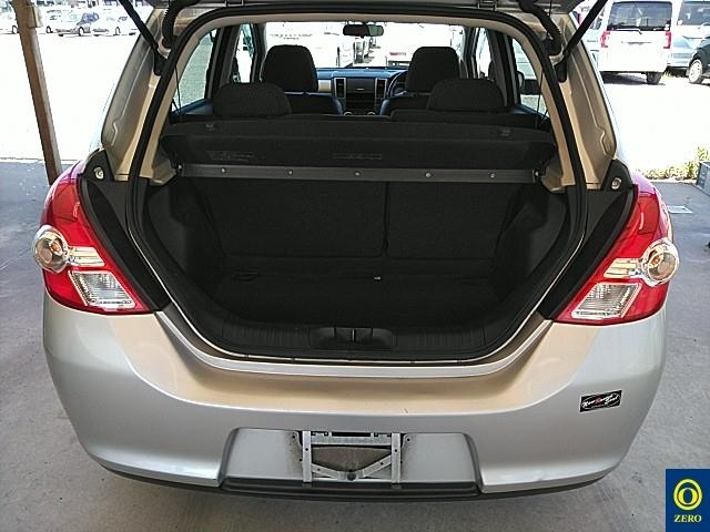 NISSAN TIIDA 2010