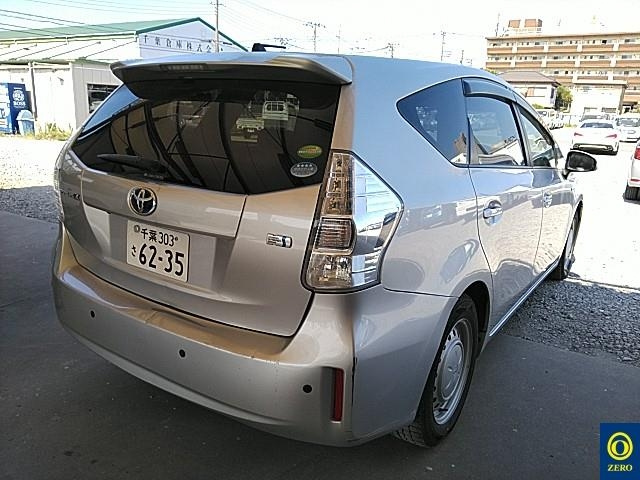 TOYOTA PRIUS ALPHA 2012