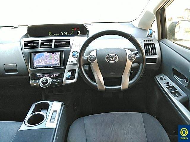 TOYOTA PRIUS ALPHA 2012