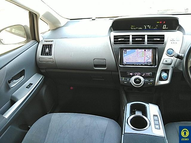 TOYOTA PRIUS ALPHA 2012