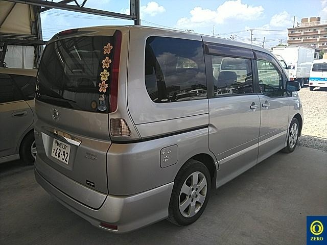 NISSAN SERENA 2010