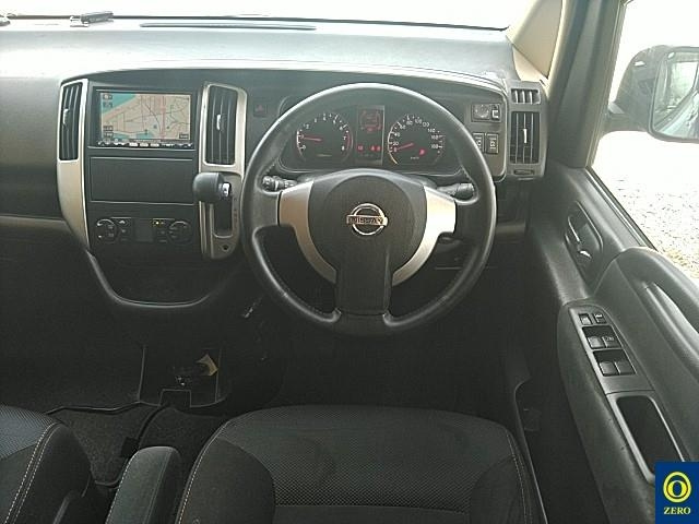 NISSAN SERENA 2010