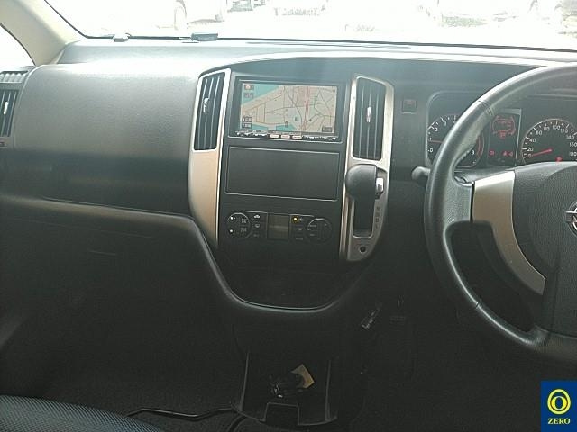 NISSAN SERENA 2010