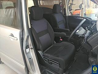 NISSAN SERENA 2010