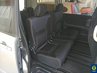 NISSAN SERENA 2010