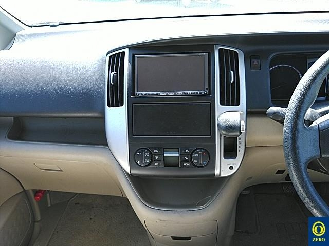 NISSAN SERENA 2010