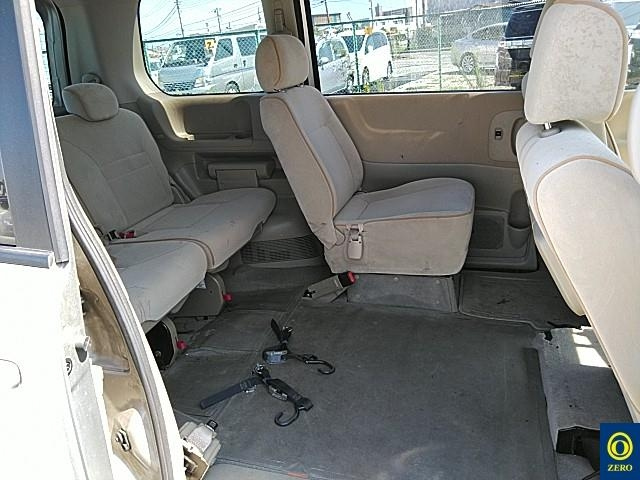 NISSAN SERENA 2010