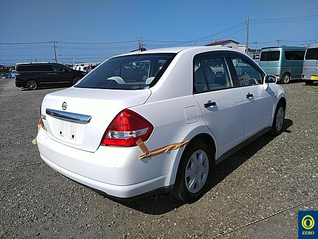NISSAN TIIDA LATIO 2010