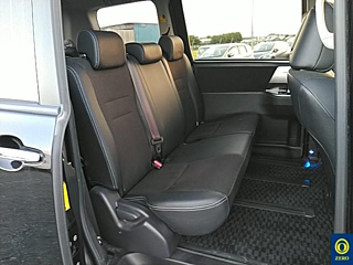 TOYOTA VOXY 2013