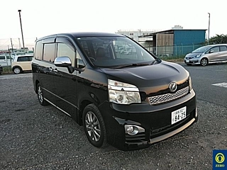 TOYOTA VOXY 2013