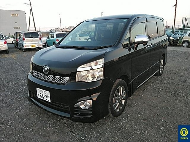 TOYOTA VOXY 2013