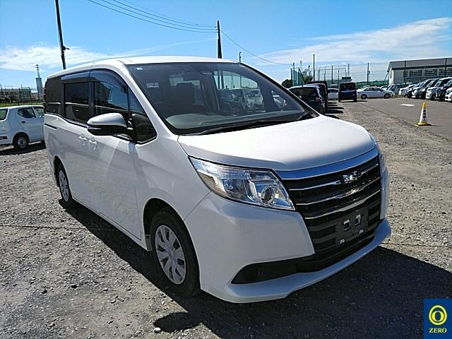 TOYOTA NOAH 2016