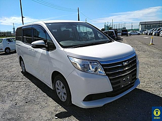 TOYOTA NOAH 2016