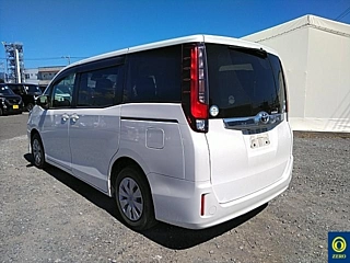 TOYOTA NOAH 2016