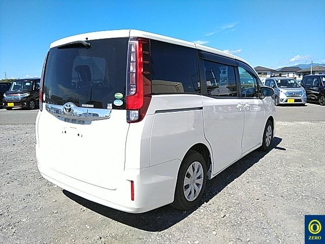 TOYOTA NOAH 2016