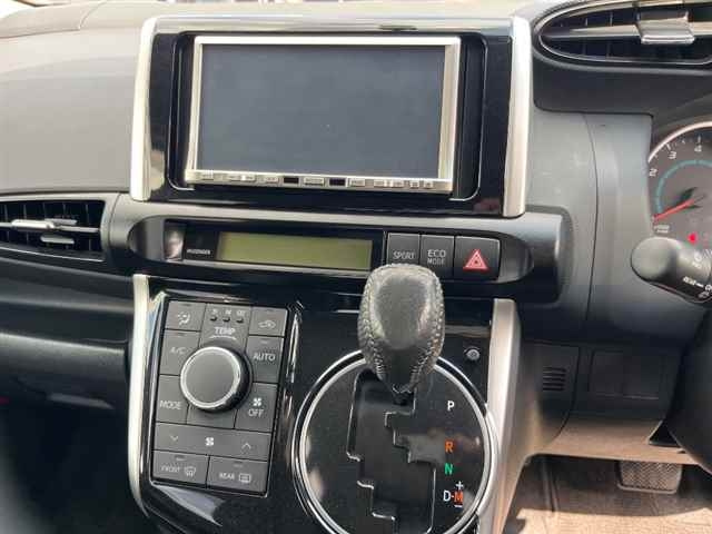 TOYOTA WISH 2011