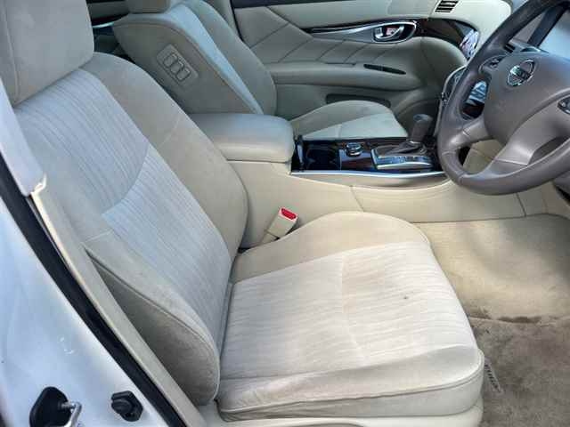 NISSAN FUGA 2013