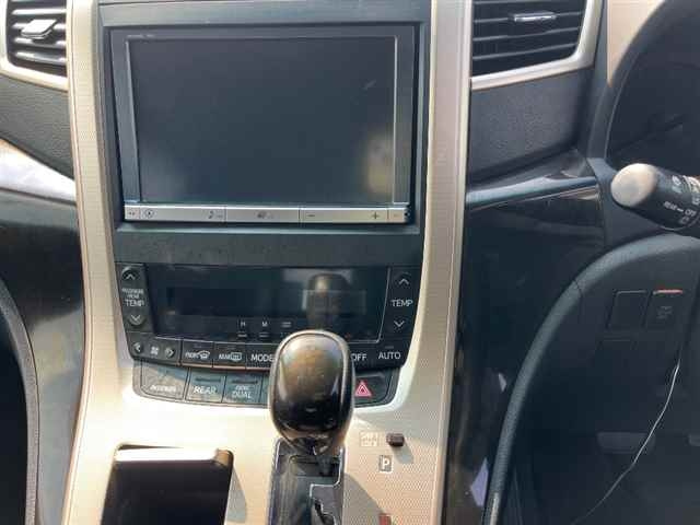 TOYOTA VELLFIRE 2013