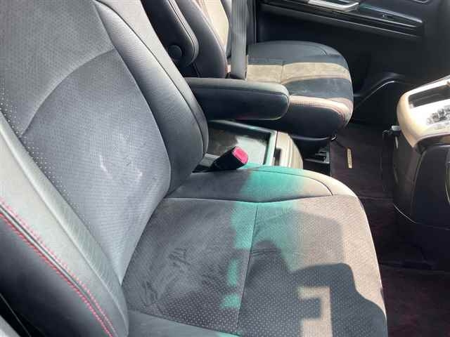 TOYOTA VELLFIRE 2013