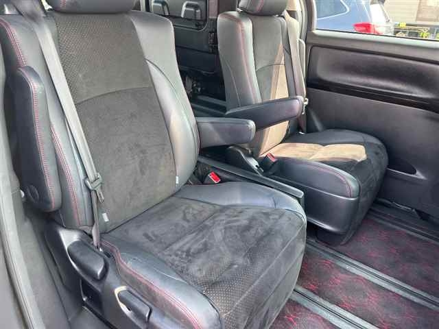 TOYOTA VELLFIRE 2013