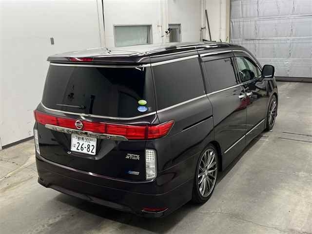 NISSAN ELGRAND 2010