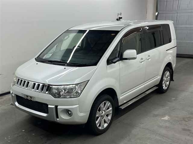 MITSUBISHI DELICA D5 2013