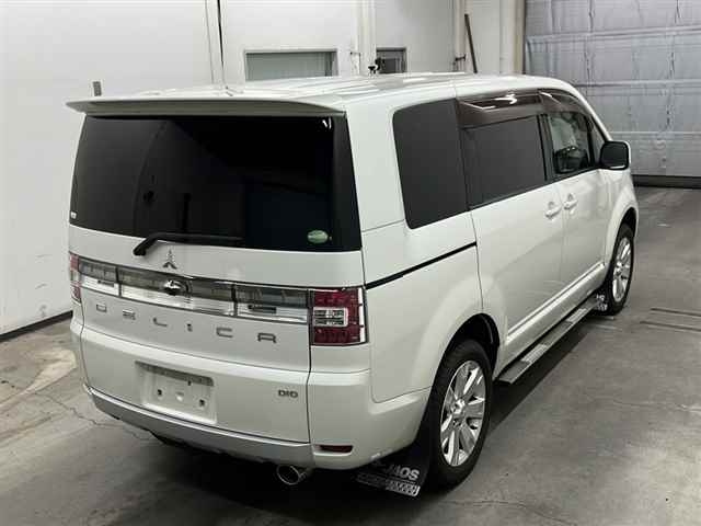 MITSUBISHI DELICA D5 2013