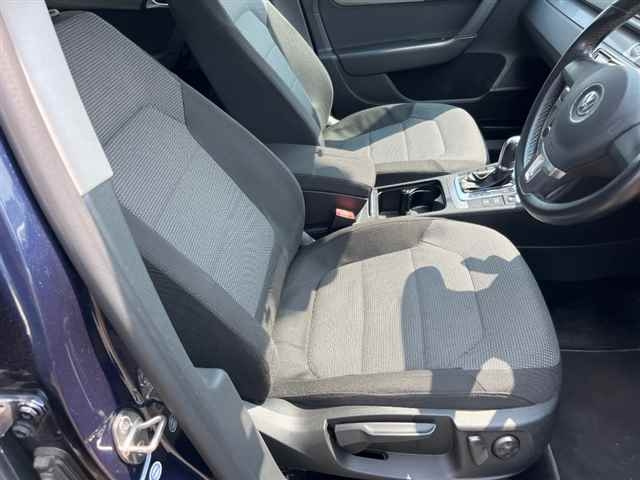 VOLKSWAGEN PASSAT VARIANT 2012