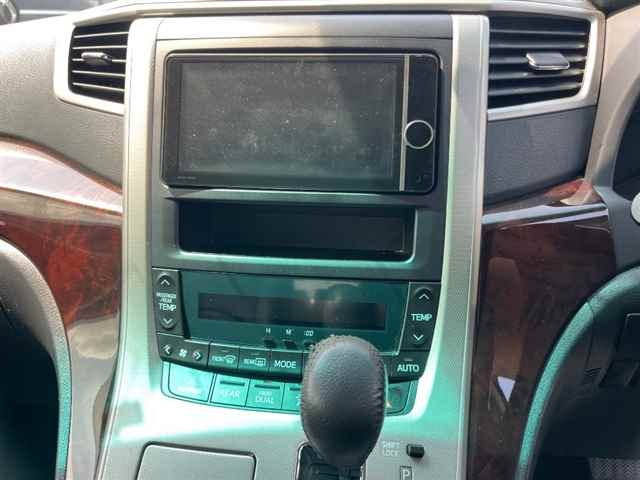 TOYOTA VELLFIRE 2013