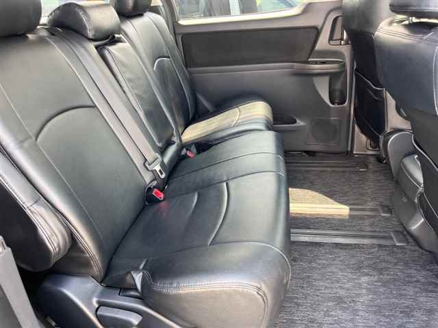 TOYOTA VELLFIRE 2013