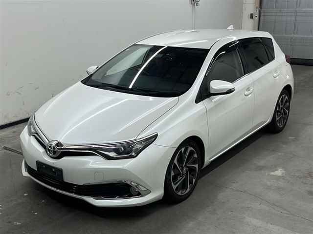 TOYOTA AURIS 2016