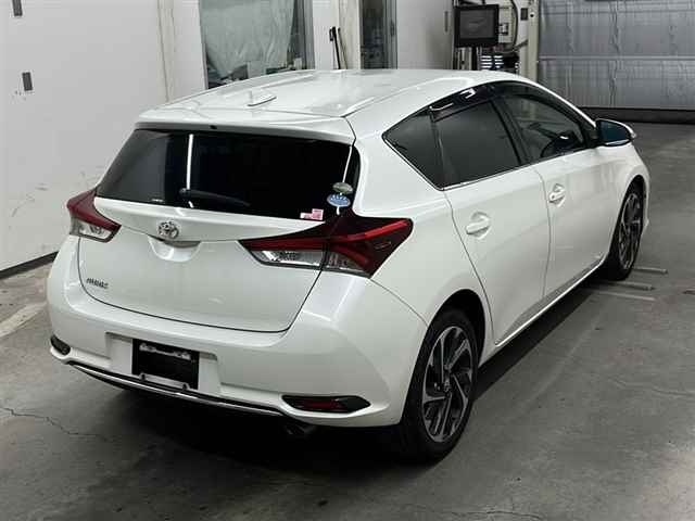 TOYOTA AURIS 2016
