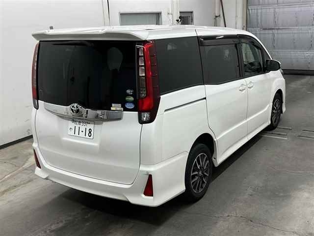 TOYOTA NOAH 2016