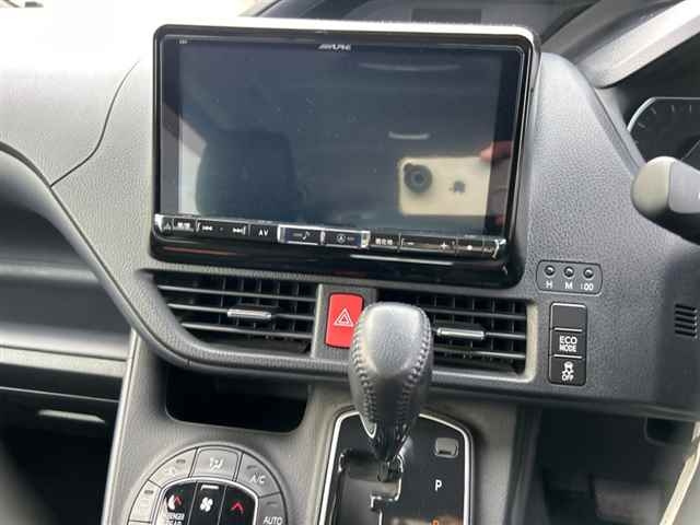 TOYOTA NOAH 2016